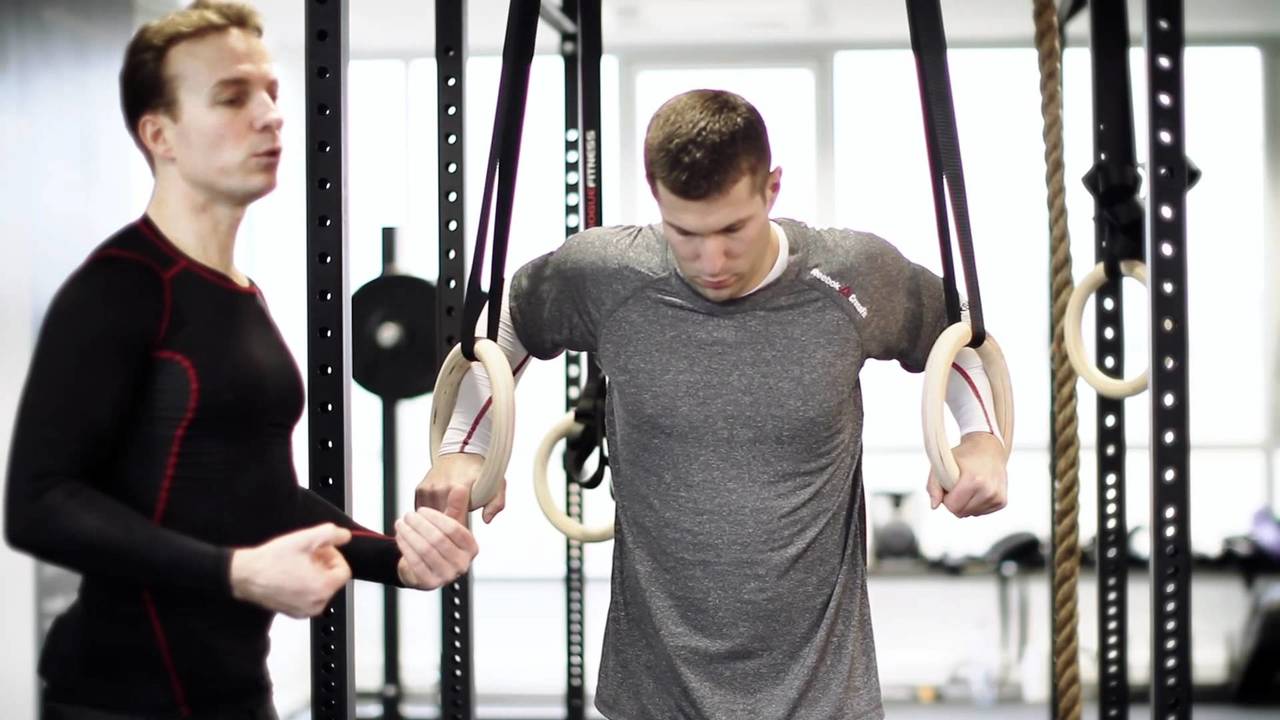 4 mișcări compuse pentru biceps și triceps - flotări la inele