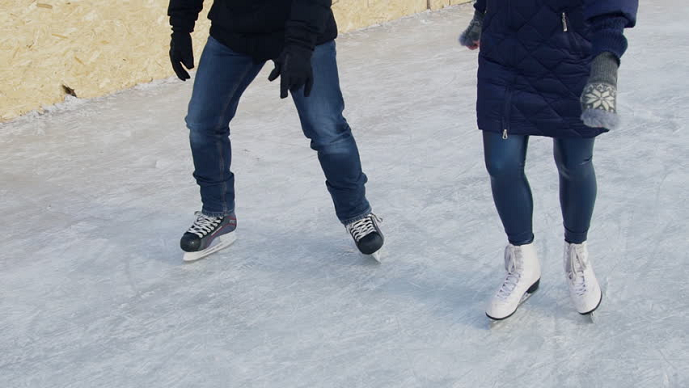 Învață să patinezi cu ajutorul rolelor