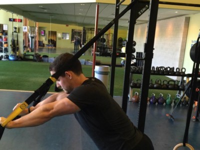 Extensii pentru triceps la TRX