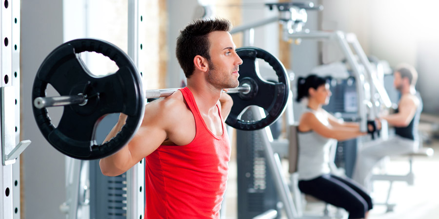 Program antrenament sală bărbați 5 zile / săptămână - pentru masă musculară